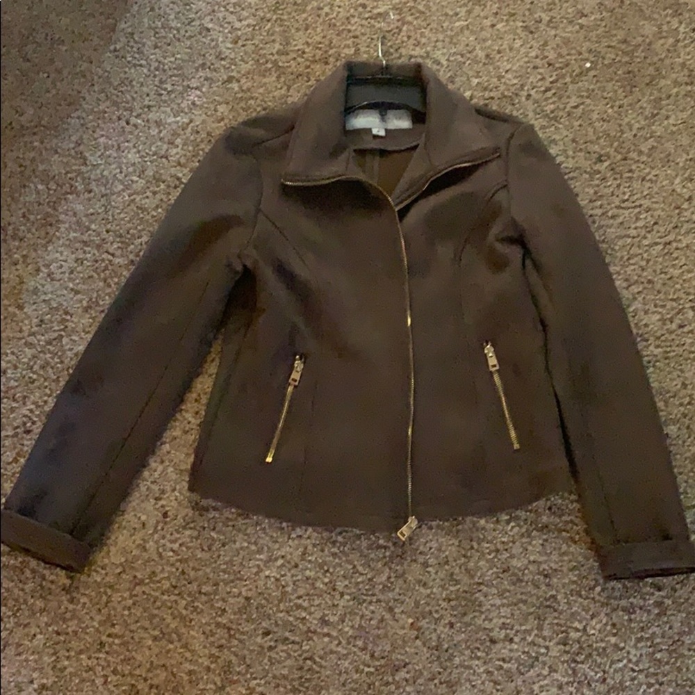In excellent condition jacket. Great with denim❤️